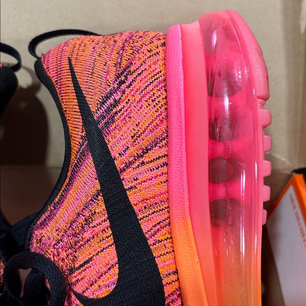 Woman’s Nike Wmns Flyknit Air Max - Picture 5 of 12